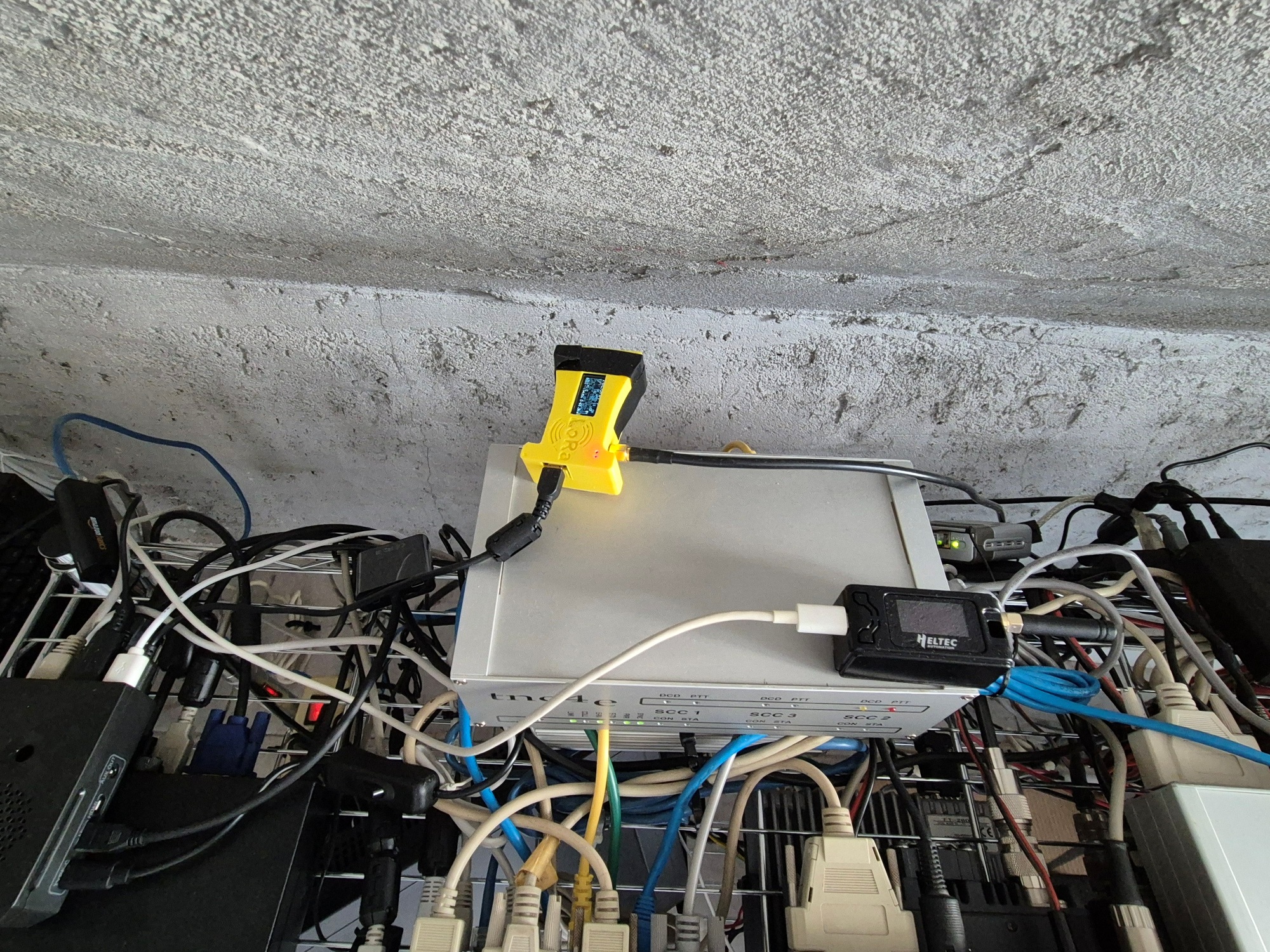IW2OHX LoRa APRS hardware — LILYGO T-Beam ESP32 LoRa iGate at the IW2OHX station
