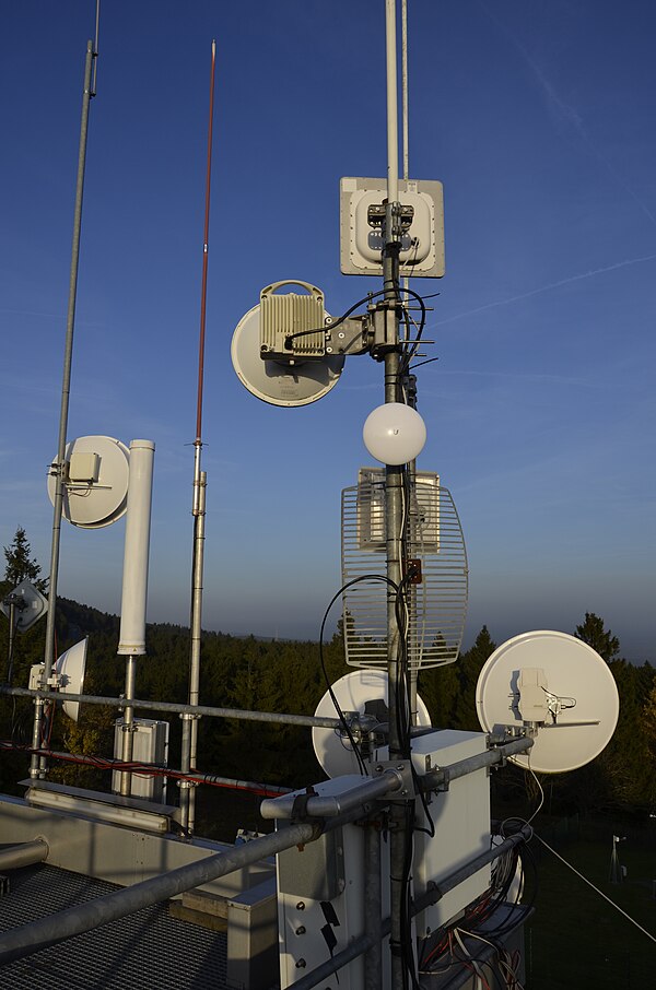 HAMNET radio site DB0MOT on Kleiner Feldberg (Germany) — 5 GHz dish antennas and microwave links