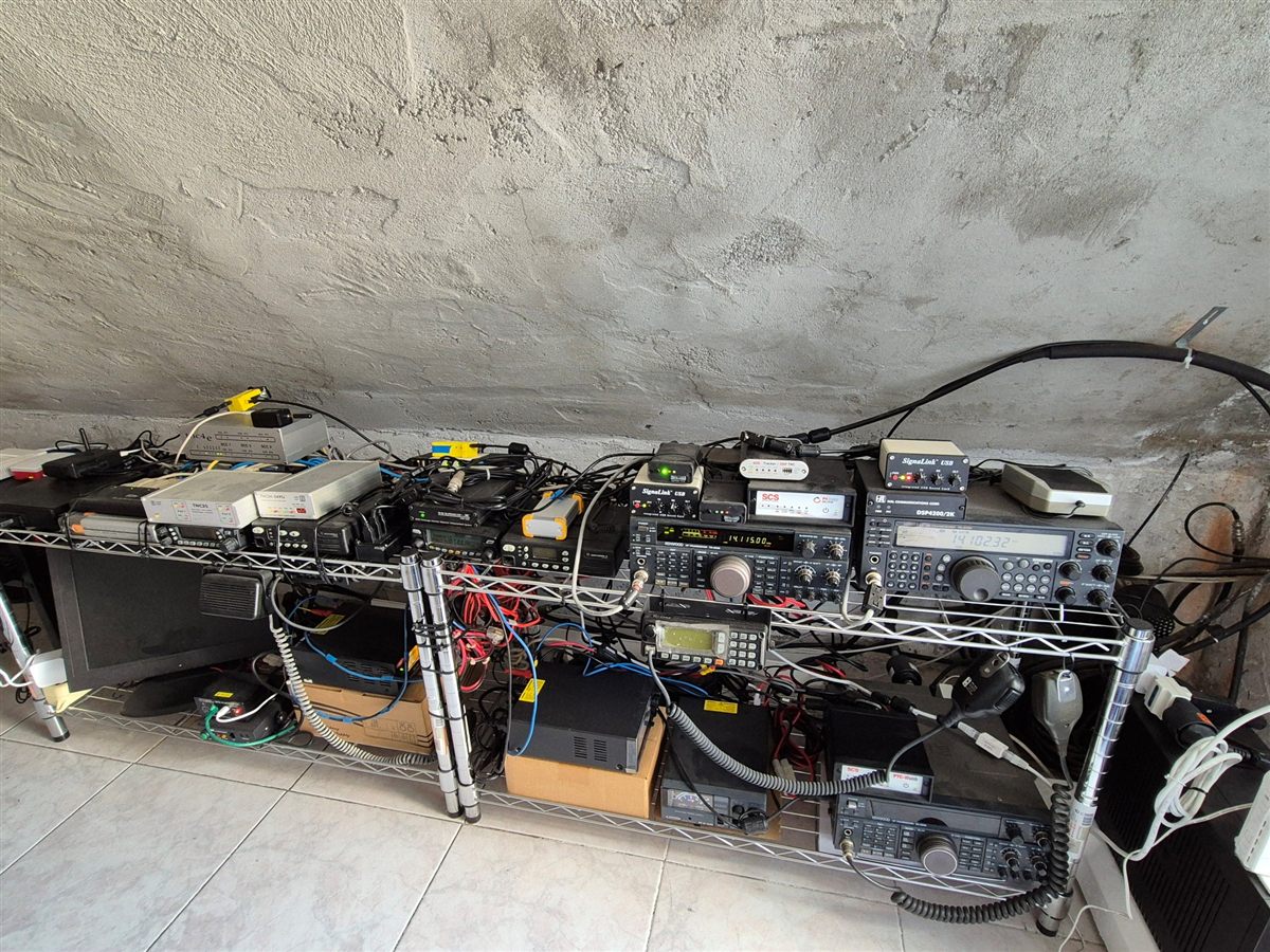 IW2OHX radio station — HF/VHF/UHF transceivers and digital interfaces, March 2026